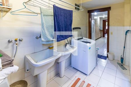 Casa à venda com 400m², 5 quartos e 2 vagas Casa à venda com 400m², 5 quartos e 2 vagasÁrea de Serviço