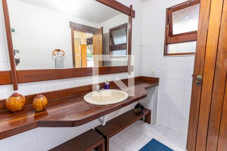 Casa à venda com 400m², 5 quartos e 2 vagas Casa à venda com 400m², 5 quartos e 2 vagasBanheiro Área Externa