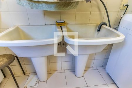 Casa à venda com 400m², 5 quartos e 2 vagas Casa à venda com 400m², 5 quartos e 2 vagasÁrea de Serviço