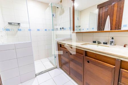 Casa à venda com 400m², 5 quartos e 2 vagas Casa à venda com 400m², 5 quartos e 2 vagasBanheiro Suite 1 Terreo