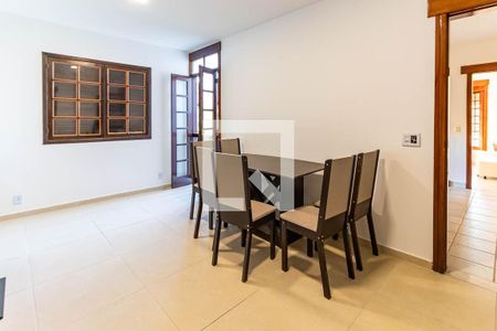 Casa à venda com 400m², 5 quartos e 2 vagas Casa à venda com 400m², 5 quartos e 2 vagasSala Andar Superior