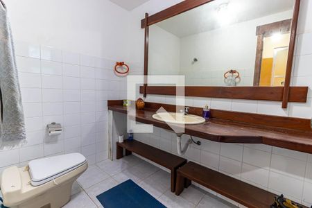 Casa à venda com 400m², 5 quartos e 2 vagas Casa à venda com 400m², 5 quartos e 2 vagasBanheiro Área Externa