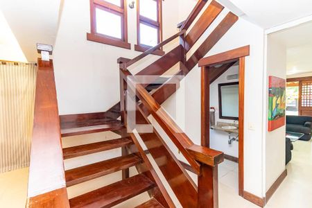 Escadas de casa à venda com 5 quartos, 400m² em Camboinhas, Niterói