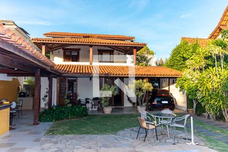 Casa à venda com 400m², 5 quartos e 2 vagas Casa à venda com 400m², 5 quartos e 2 vagasÁrea Externa