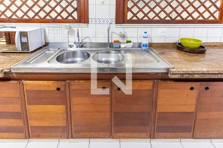 Casa à venda com 400m², 5 quartos e 2 vagas Casa à venda com 400m², 5 quartos e 2 vagasCozinha