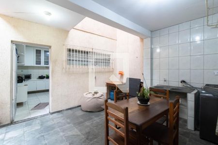 Casa à venda com 127m², 3 quartos e 2 vagas Casa à venda com 127m², 3 quartos e 2 vagasÁrea de Serviço / Área Externa