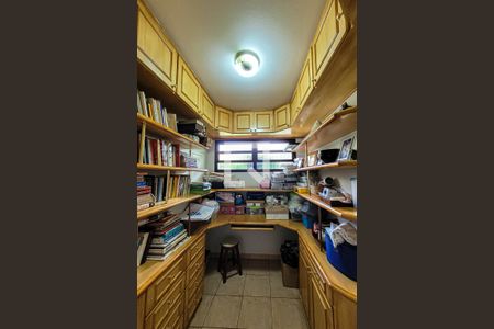 Casa à venda com 262m², 4 quartos e 2 vagasEscritório