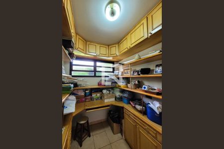 Casa à venda com 262m², 4 quartos e 2 vagasEscritório