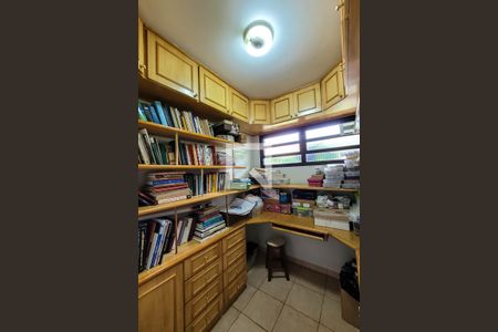 Casa à venda com 262m², 4 quartos e 2 vagasEscritório