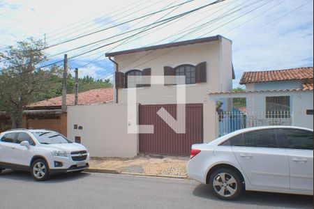 Casa à venda com 140m², 3 quartos e 1 vaga Casa à venda com 140m², 3 quartos e 1 vagaFachada