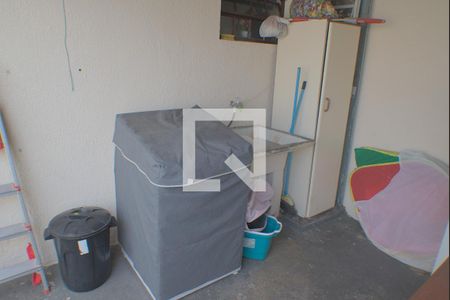 Casa à venda com 140m², 3 quartos e 1 vaga Casa à venda com 140m², 3 quartos e 1 vagaQuintal - Área de serviço