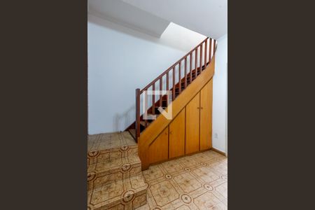 Escada Quartos de casa para alugar com 2 quartos, 100m² em Tucuruvi, São Paulo