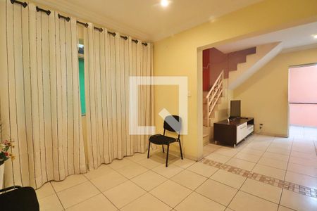 Sala de casa para alugar com 3 quartos, 387m² em Vila Aquilino, Santo André