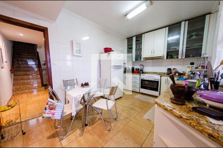 Casa para alugar com 300m², 4 quartos e 4 vagas Casa para alugar com 300m², 4 quartos e 4 vagasCozinha