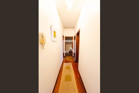 Casa para alugar com 300m², 4 quartos e 4 vagas Casa para alugar com 300m², 4 quartos e 4 vagasCorredor