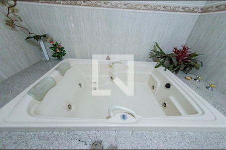 Casa para alugar com 300m², 4 quartos e 4 vagas Casa para alugar com 300m², 4 quartos e 4 vagasBanheiro suíte