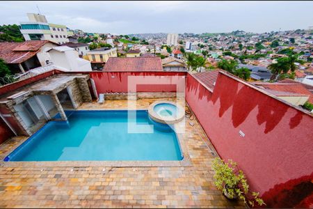 Casa para alugar com 300m², 4 quartos e 4 vagas Casa para alugar com 300m², 4 quartos e 4 vagasPiscina