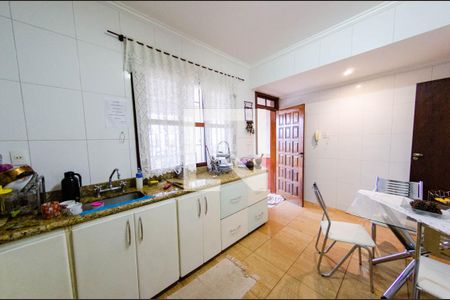 Casa para alugar com 300m², 4 quartos e 4 vagas Casa para alugar com 300m², 4 quartos e 4 vagasCozinha