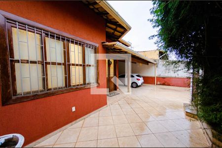 Casa para alugar com 300m², 4 quartos e 4 vagas Casa para alugar com 300m², 4 quartos e 4 vagasEntrada