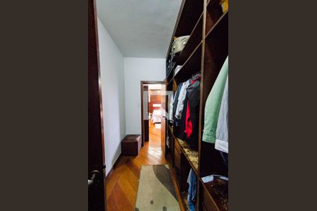 Casa para alugar com 300m², 4 quartos e 4 vagas Casa para alugar com 300m², 4 quartos e 4 vagasCloset