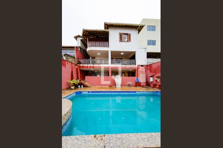 Casa para alugar com 300m², 4 quartos e 4 vagas Casa para alugar com 300m², 4 quartos e 4 vagasPiscina