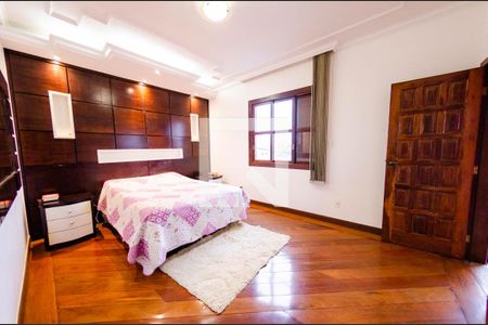 Casa para alugar com 300m², 4 quartos e 4 vagas Casa para alugar com 300m², 4 quartos e 4 vagasSuíte