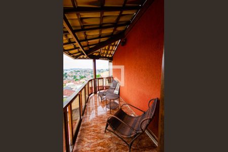 Casa para alugar com 300m², 4 quartos e 4 vagas Casa para alugar com 300m², 4 quartos e 4 vagasVaranda