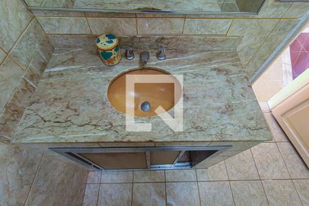 Casa à venda com 218m², 2 quartos e 1 vagaBanheiro