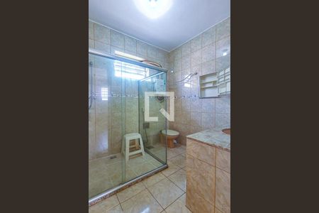 Casa à venda com 218m², 2 quartos e 1 vagaBanheiro