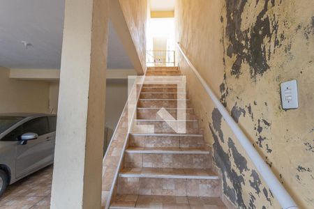 Casa à venda com 550m², 6 quartos e 2 vagas Casa à venda com 550m², 6 quartos e 2 vagasEscada garagem