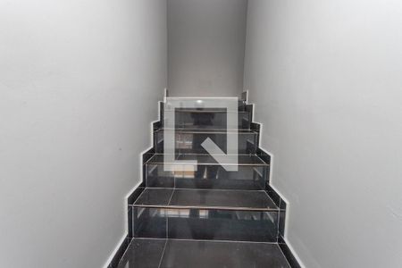 Casa à venda com 550m², 6 quartos e 2 vagas Casa à venda com 550m², 6 quartos e 2 vagasEscada