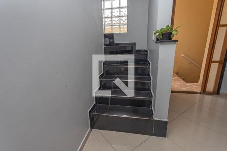 Casa à venda com 550m², 6 quartos e 2 vagas Casa à venda com 550m², 6 quartos e 2 vagasEscada