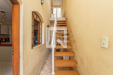 Casa à venda com 550m², 6 quartos e 2 vagas Casa à venda com 550m², 6 quartos e 2 vagasEscada para área de lazer