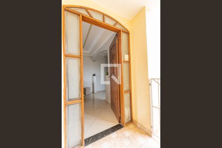 Casa à venda com 550m², 6 quartos e 2 vagas Casa à venda com 550m², 6 quartos e 2 vagasEntrada da sala