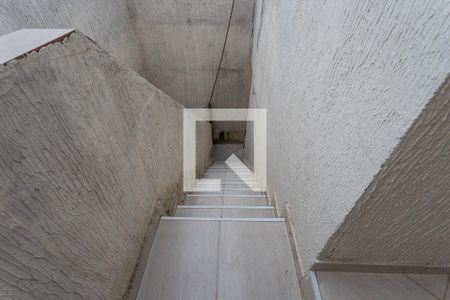 Casa à venda com 550m², 6 quartos e 2 vagas Casa à venda com 550m², 6 quartos e 2 vagasEscada para área de lazer