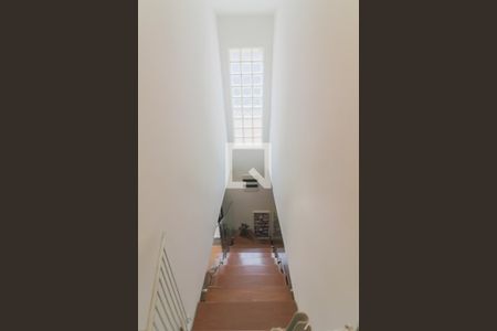 Escadas de casa à venda com 4 quartos, 150m² em Jardim Pinheiros, São Paulo