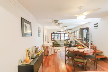 Sala de casa à venda com 4 quartos, 150m² em Jardim Pinheiros, São Paulo