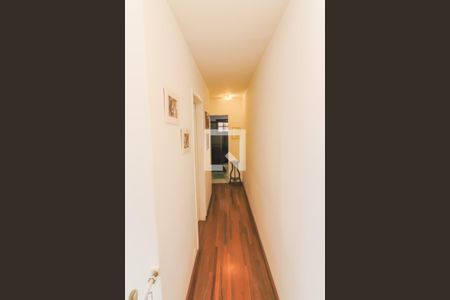 Corredor de casa à venda com 4 quartos, 150m² em Jardim Pinheiros, São Paulo