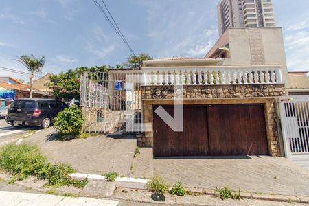 Casa para alugar com 110m², 2 quartos e 3 vagas Casa para alugar com 110m², 2 quartos e 3 vagasFachada