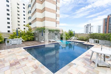 Apartamento à venda com 195m², 2 quartos e 4 vagas Apartamento à venda com 195m², 2 quartos e 4 vagasÁrea comum - Piscina