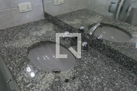 Apartamento à venda com 195m², 2 quartos e 4 vagas Apartamento à venda com 195m², 2 quartos e 4 vagasBanheiro da Suíte 1