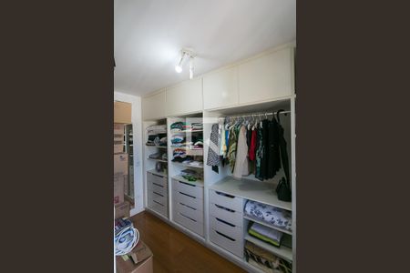 Apartamento à venda com 195m², 2 quartos e 4 vagas Apartamento à venda com 195m², 2 quartos e 4 vagasCloset da suíte 1