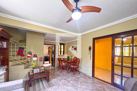 Sala de casa à venda com 3 quartos, 165m² em Espírito Santo, Porto Alegre