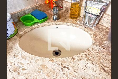 Casa à venda com 165m², 3 quartos e 1 vagaBanheiro