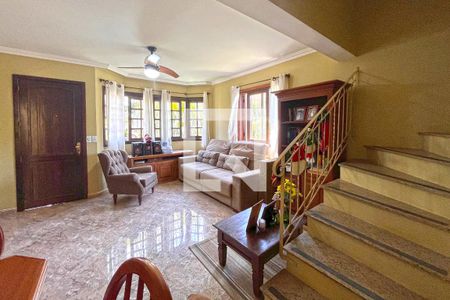 Sala de casa à venda com 3 quartos, 165m² em Espírito Santo, Porto Alegre