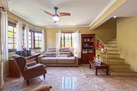 Sala de casa à venda com 3 quartos, 165m² em Espírito Santo, Porto Alegre