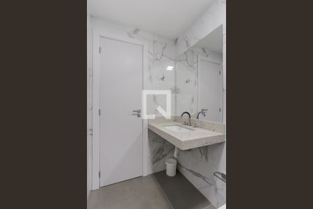 Banheiro de kitnet/studio para alugar com 1 quarto, 28m² em Petrópolis, Porto Alegre