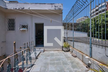 Casa de condomínio à venda com 135m², 4 quartos e 2 vagas Casa de condomínio à venda com 135m², 4 quartos e 2 vagasQuarto 4 Varanda