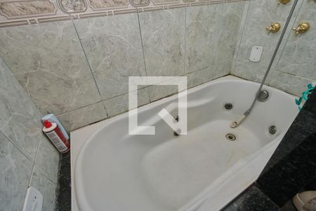 Casa de condomínio à venda com 135m², 4 quartos e 2 vagas Casa de condomínio à venda com 135m², 4 quartos e 2 vagasBanheiro Suíte
