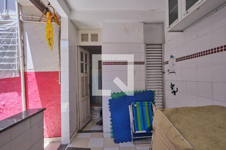 Casa de condomínio à venda com 135m², 4 quartos e 2 vagas Casa de condomínio à venda com 135m², 4 quartos e 2 vagasÁrea de Serviço